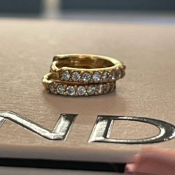 New Authentic Pandora Sparkling Huggie Hoop Earrings 14k gold plated ss & cz - Picture 12 of 13